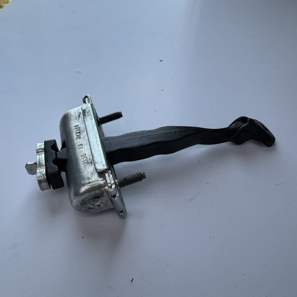 Ограничитель двери Ford Mustang 15-22 FR3Z-6323552-B