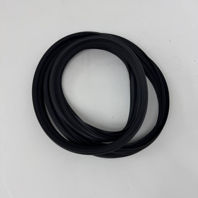 Уплотнительная резинка багажника Ford Mustang 2015-2022 Fr3z-6343720-a