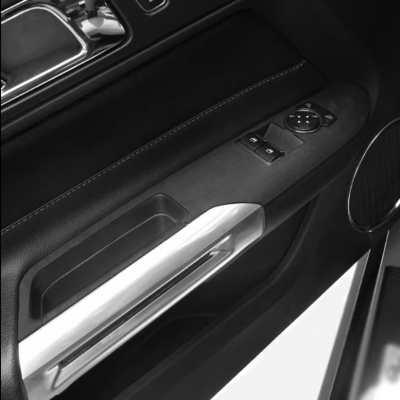Накладка из Черной алькантары на двери Ford Mustang 2015+
