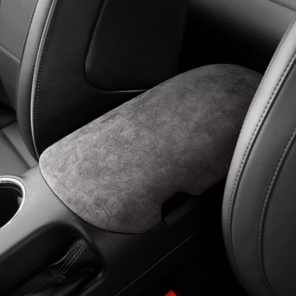 Накладка из Черной алькантары на подлокотник Ford Mustang 2015+